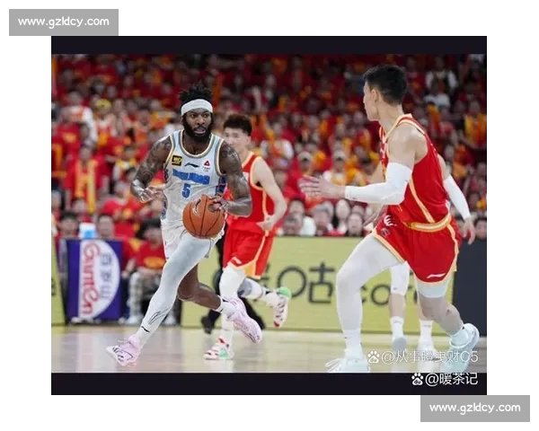 篮球赛季风云再起：顶级对决引爆球迷热血与激情瞬间